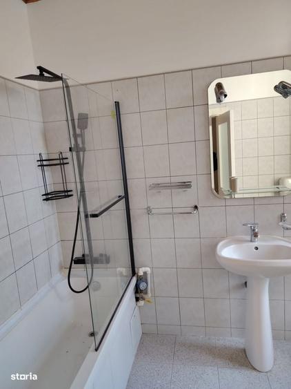 Apartament cu 4 camere decomandat în Calea Victoriei
