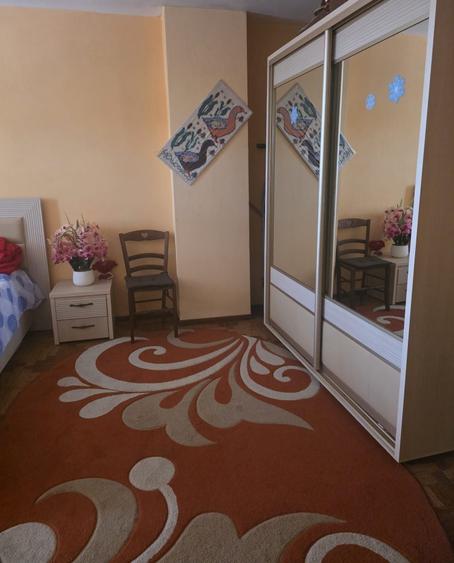 Apartament cu 3 camere decomandat în Lețcani