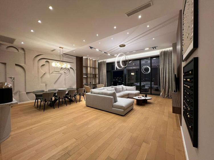 Apartament cu 4 camere decomandat în Herăstrău