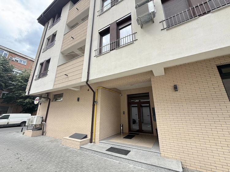 Apartament cu 3 camere decomandat în Alfa