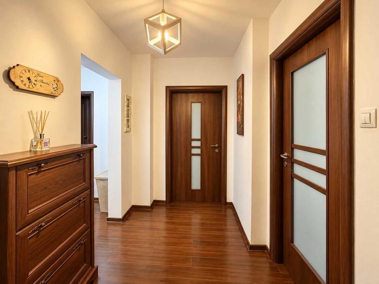 Apartament cu 3 camere decomandat în Uverturii
