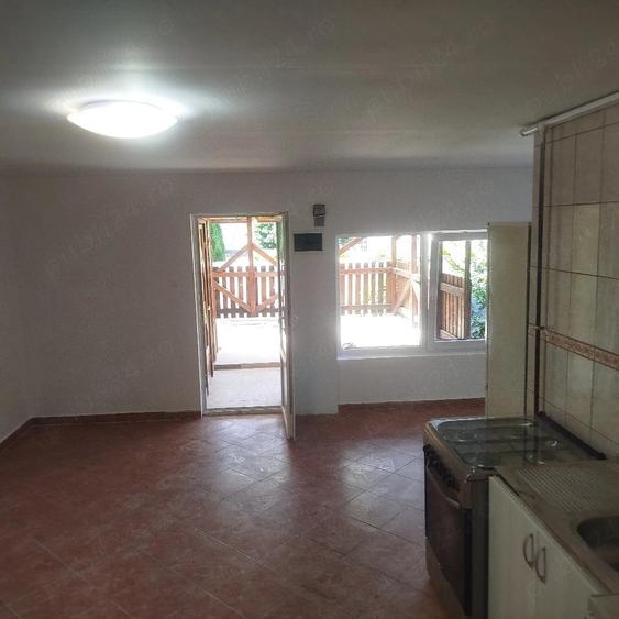 Casă cu 2 camere cu Teren 80 Mp în Exterior Vest