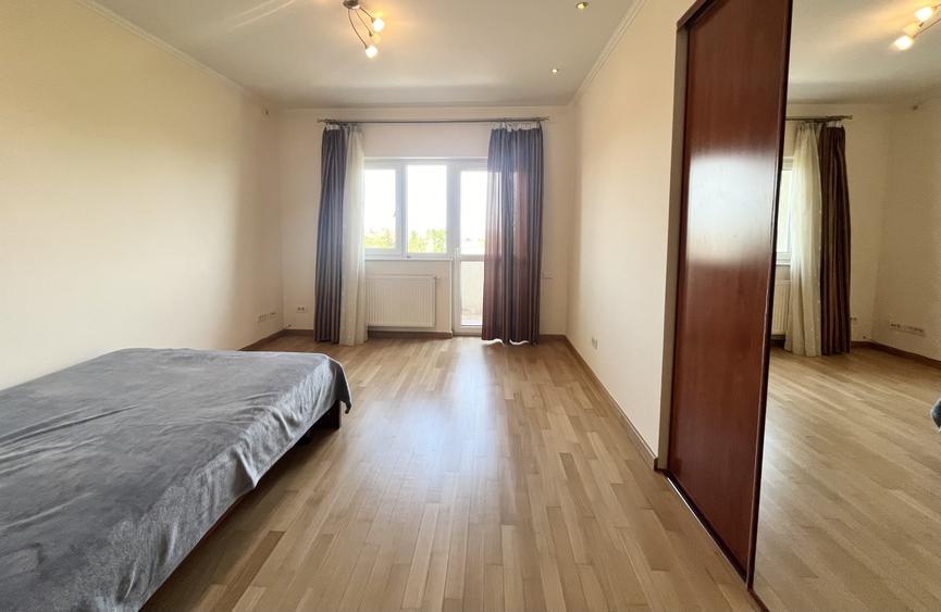 Apartament cu 4 camere decomandat, mobilat în Băneasa