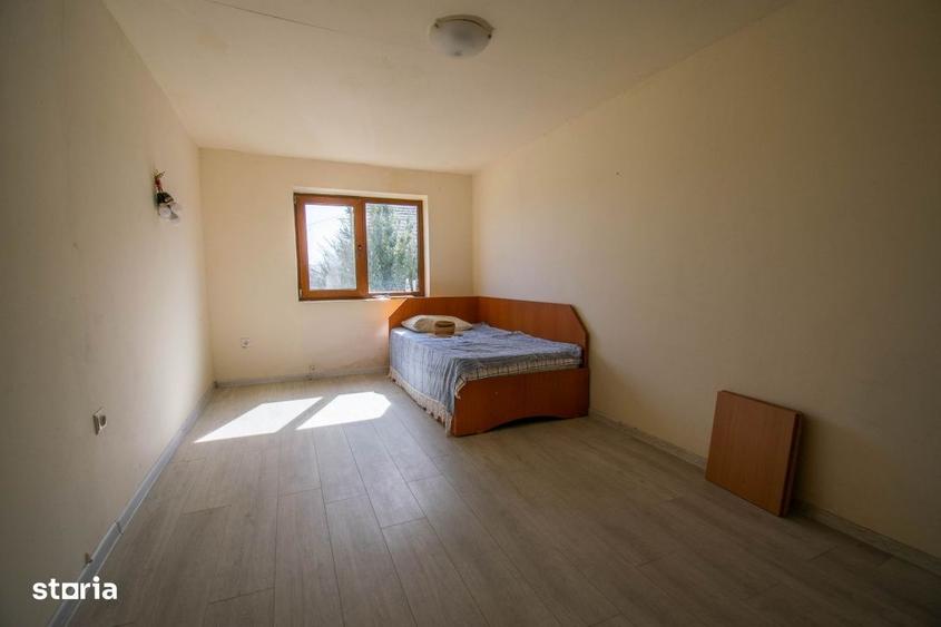Casă cu 4 camere în Valea Roșie
