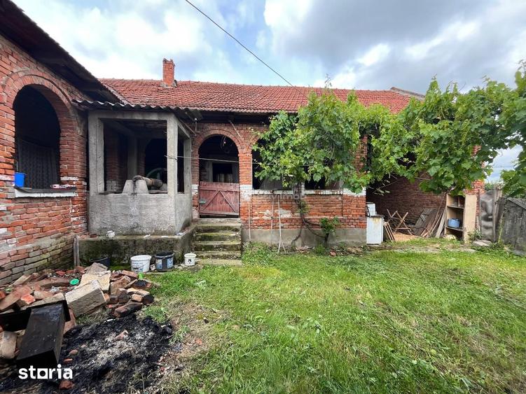 Casă cu 3 camere cu Teren 1699 Mp în Victor Vlad Delamarina