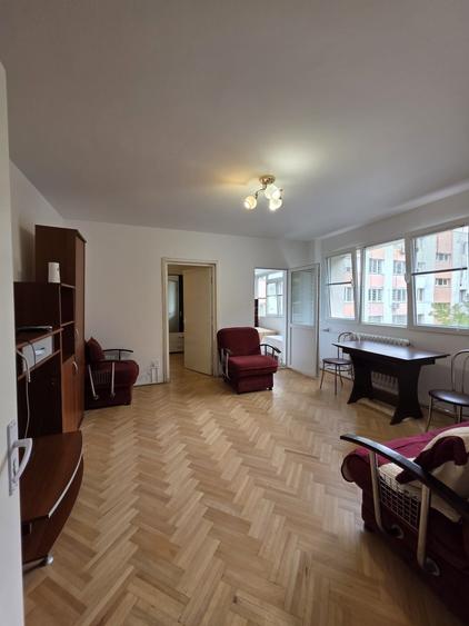 Apartament cu 2 camere semidecomandat în Titan