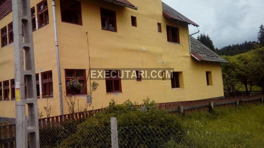 Casă individuală cu 10 camere cu Teren 8339 Mp în Lunca Ilvei