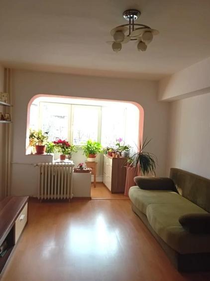 Apartament cu 4 camere semidecomandat, mobilat în Gorjului