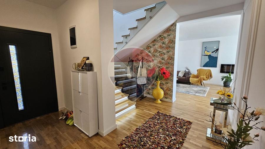 Casă cu 5 camere cu Teren 452 Mp în Corbeanca