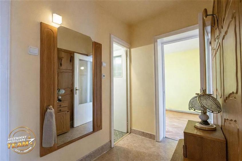 Apartament cu 4 camere decomandat în Sud