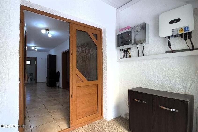 Casă individuală cu 5 camere cu Canalizare în Castelu