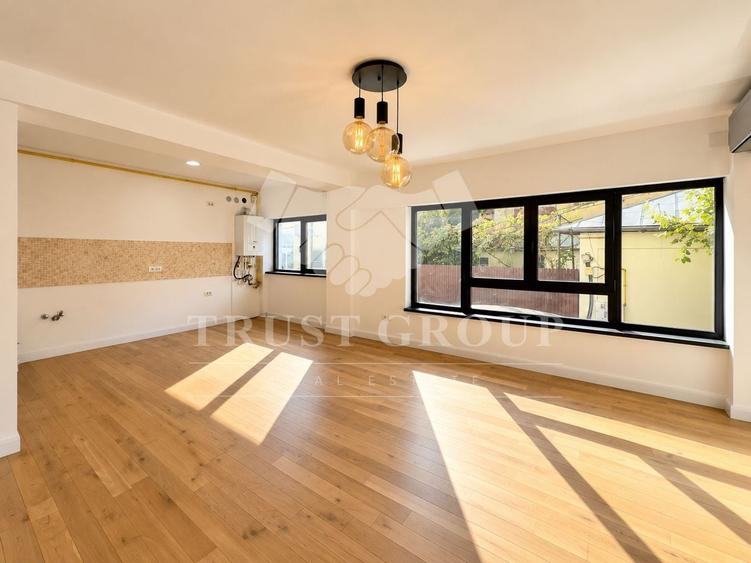 Apartament cu 3 camere decomandat în Polonă