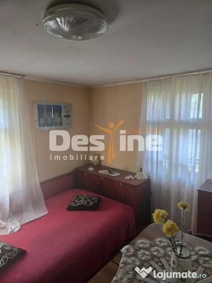 Casă cu 3 camere cu Teren 2614 Mp în Trăisteni