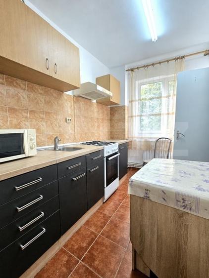 Apartament cu 3 camere semidecomandat, mobilat în Circumvalațiunii