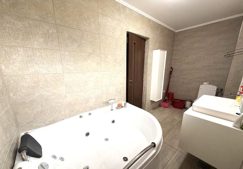 Casă individuală cu 4 camere cu Canalizare în Bucureștii Noi