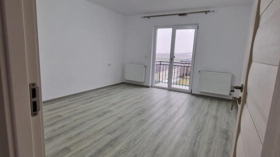 Duplex cu 3 camere cu Canalizare în Ulmi