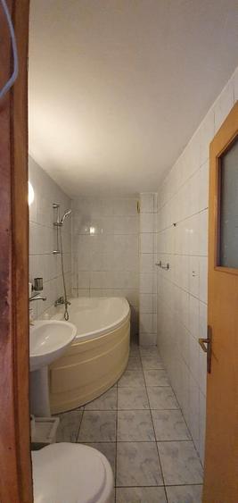 Apartament cu 3 camere decomandat în Vitan