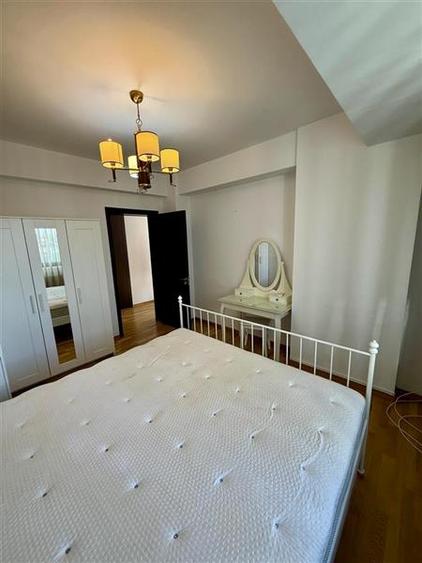 Apartament cu 4 camere decomandat în Șoseaua Nordului