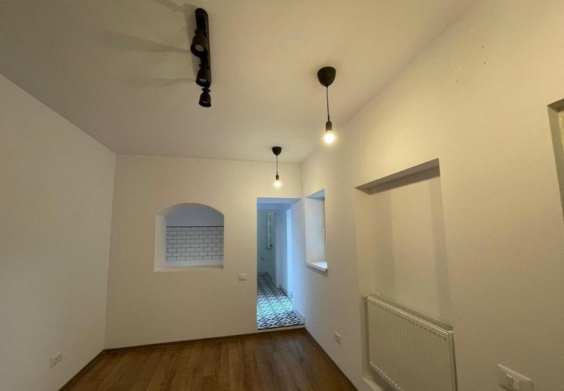 Casă cu 6 camere cu Teren 250 Mp în Unirii