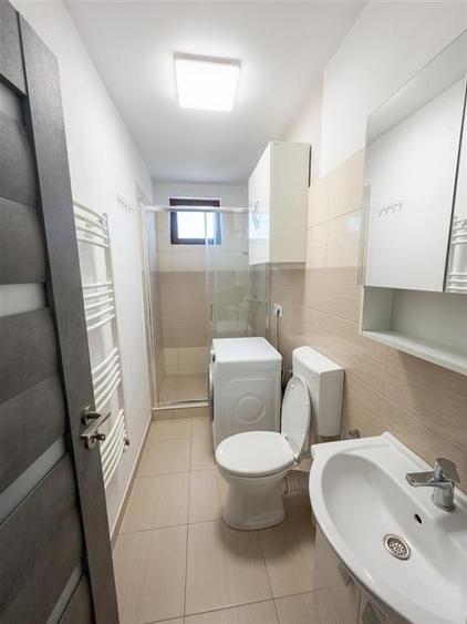 Casă cu 9 camere cu Teren 814 Mp în Cihei
