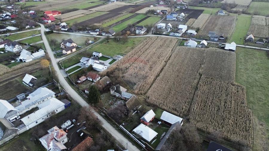 Casă cu 3 camere cu Teren 6100 Mp în Frătăuții Noi