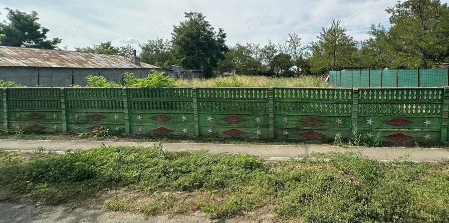 Teren de 1000 mp, în Plopu