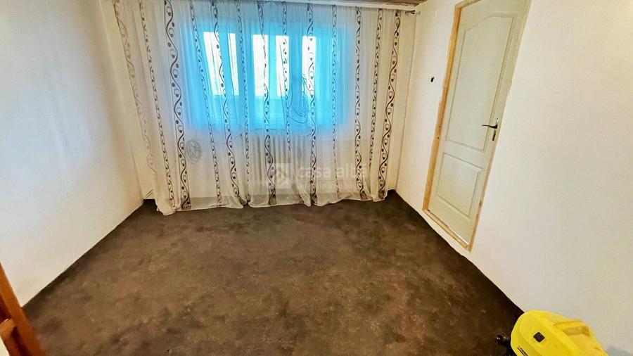 Casă individuală cu 12 camere decomandat cu Canalizare în Sărărie