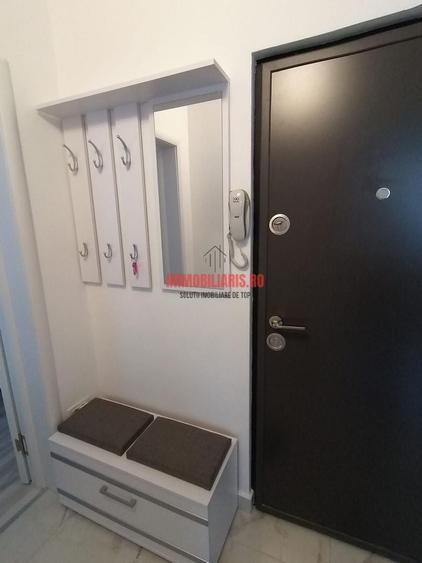 Apartament cu 3 camere semidecomandat, mobilat în Basarabia