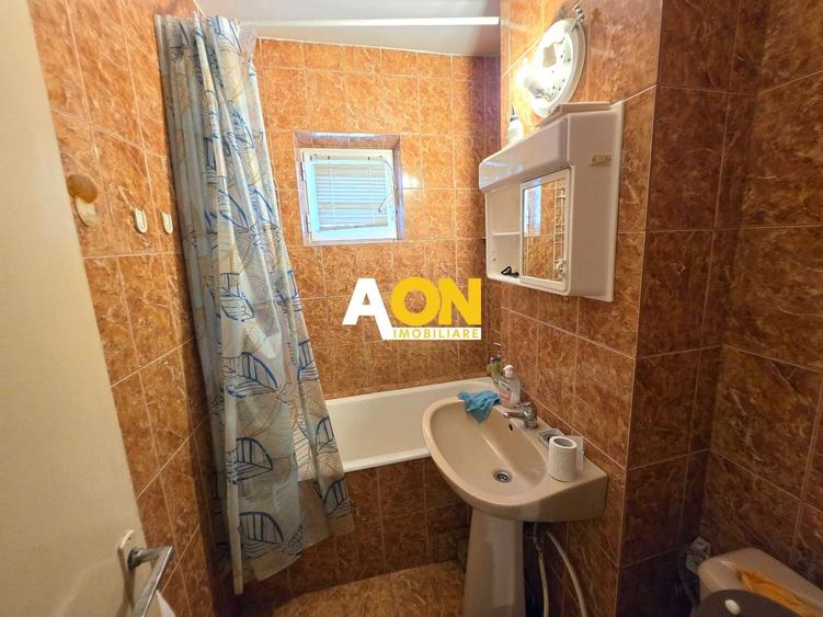 Apartament cu 3 camere decomandat, mobilat în Central