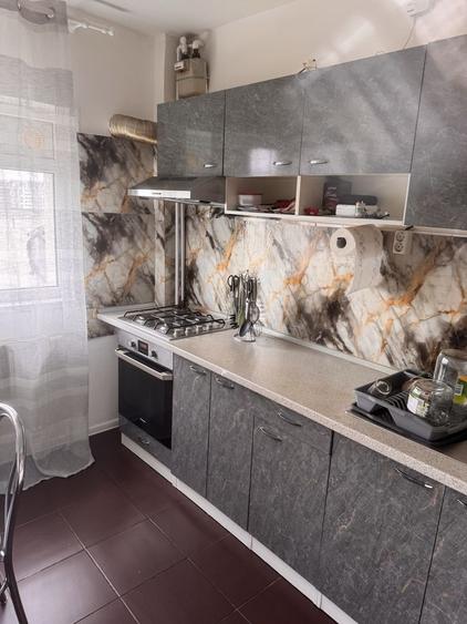 Apartament cu 3 camere decomandat, mobilat în Veteranilor