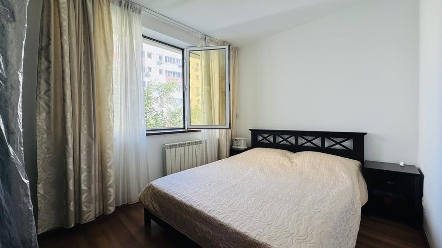 Apartament cu 3 camere semidecomandat în Obor
