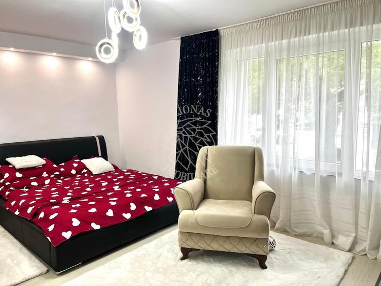 Apartament cu 3 camere decomandat, mobilat în Independenței