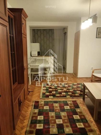 Garsonieră decomandată în Take Ionescu