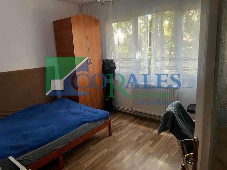 Apartament cu 3 camere semidecomandat în Complex Studențesc