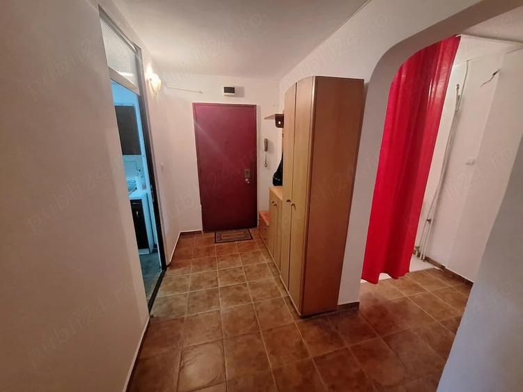 Apartament cu 3 camere decomandat în Aradului