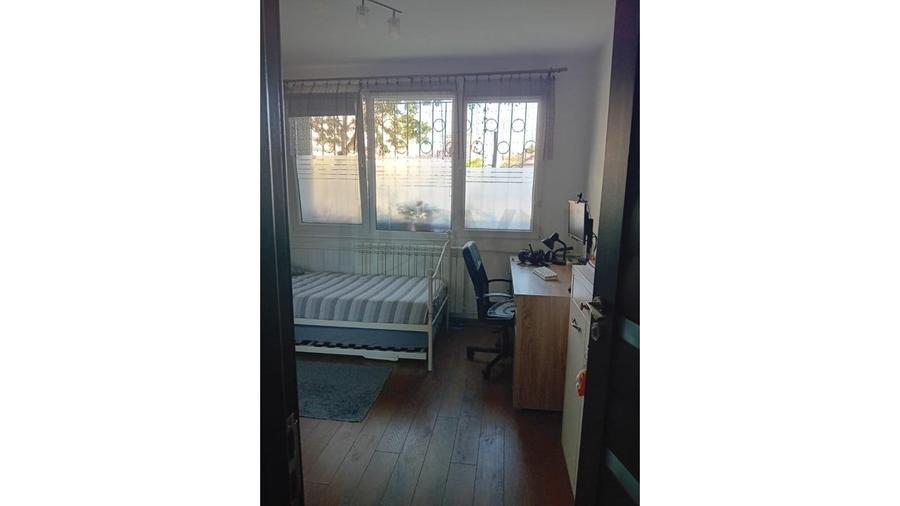 Apartament cu 3 camere semidecomandat, mobilat în Colentina