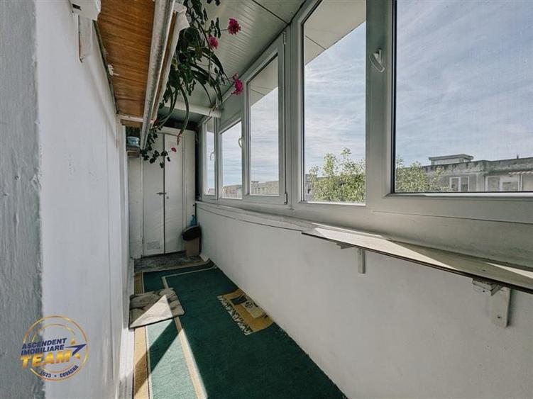 Apartament cu 2 camere decomandat în Florilor