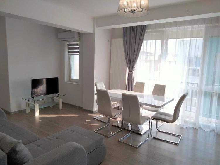 Apartament cu 3 camere decomandat în Lotus