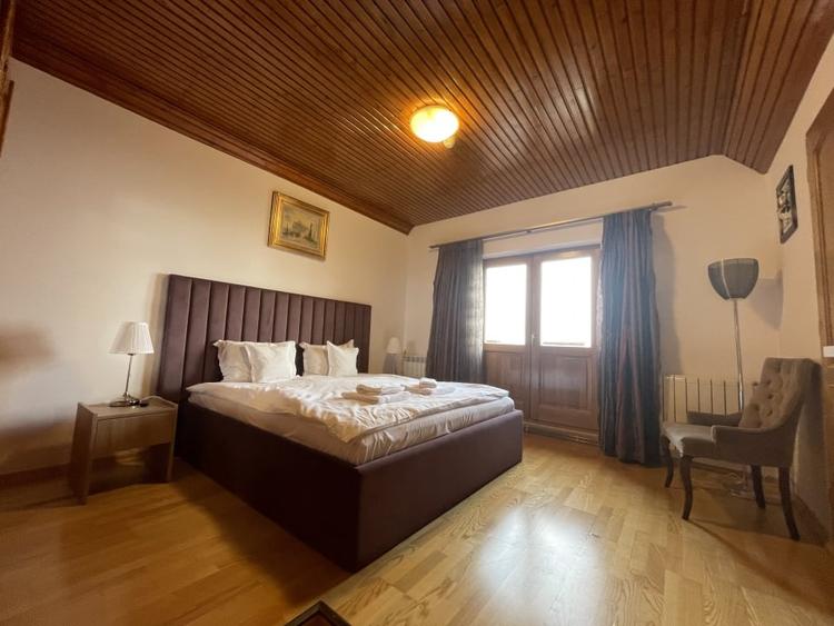 Casă individuală cu 7 camere cu Canalizare în Predeal