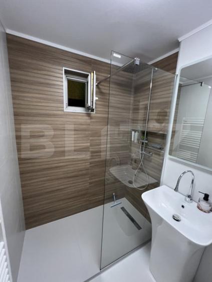 Apartament 3 camere, decomandat, parcare, zona UMF - 18