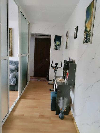 Apartament cu 2 camere decomandat în Poarta 6