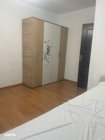 Apartament cu 3 camere semidecomandat, mobilat în Colentina
