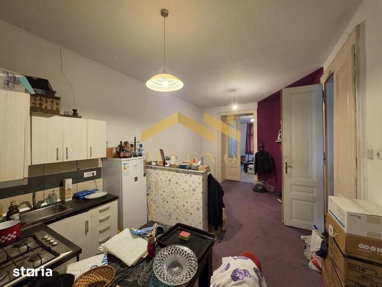 Casă cu 7 camere cu Teren 456 Mp în Central