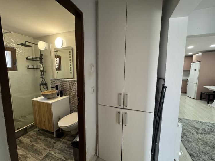 Apartament cu 3 camere decomandat în Între Lacuri