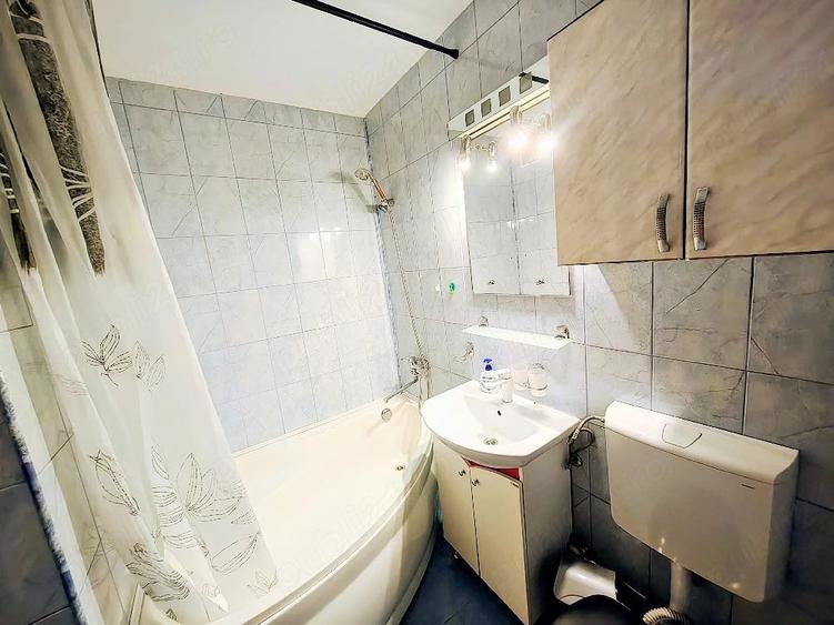 Apartament cu 3 camere în Micro 4