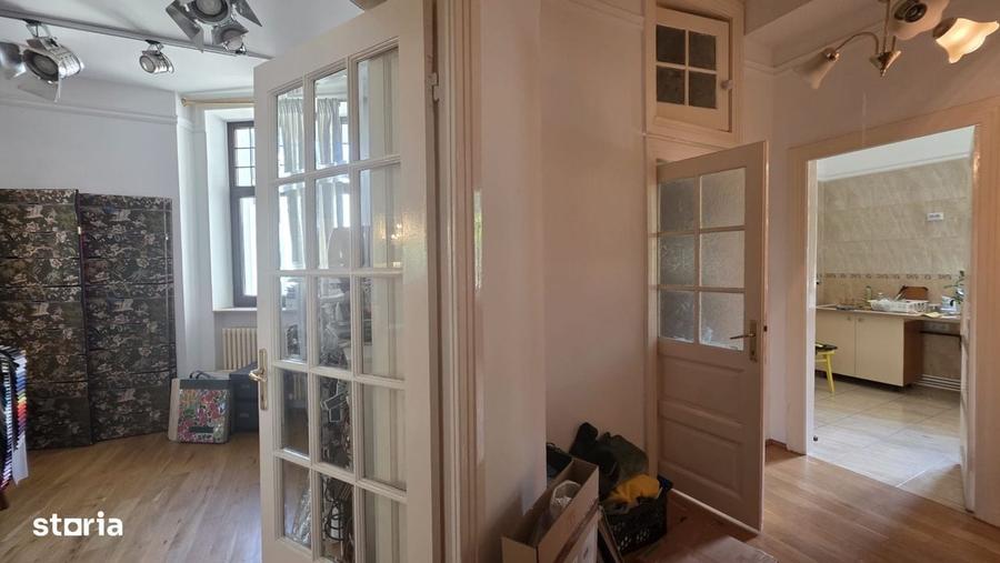 Apartament cu 4 camere în Moșilor