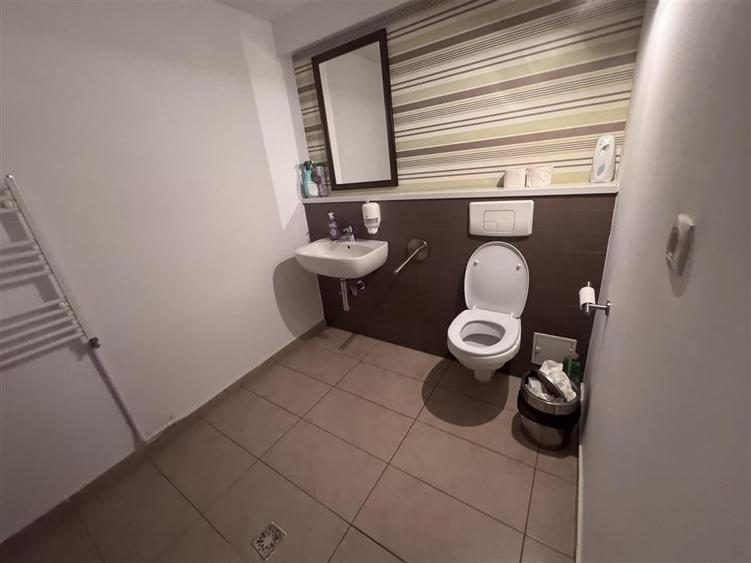 Casă individuală cu 9 camere cu Teren 150 Mp în Armeneasca