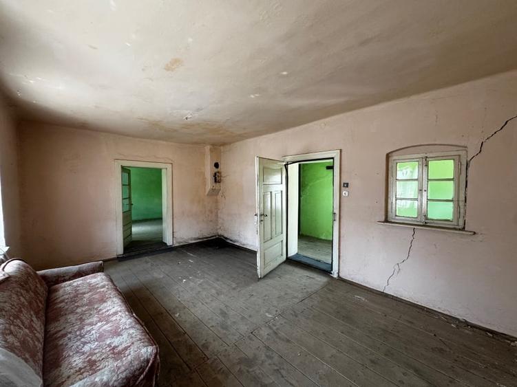 Casă individuală cu 2 camere cu Teren 2162 Mp în Vest
