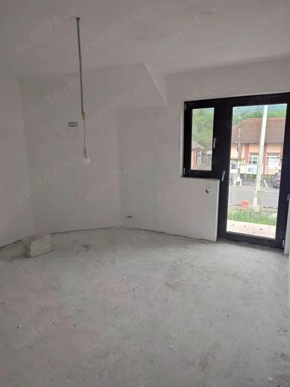 Casă cu 5 camere în Berislăvești