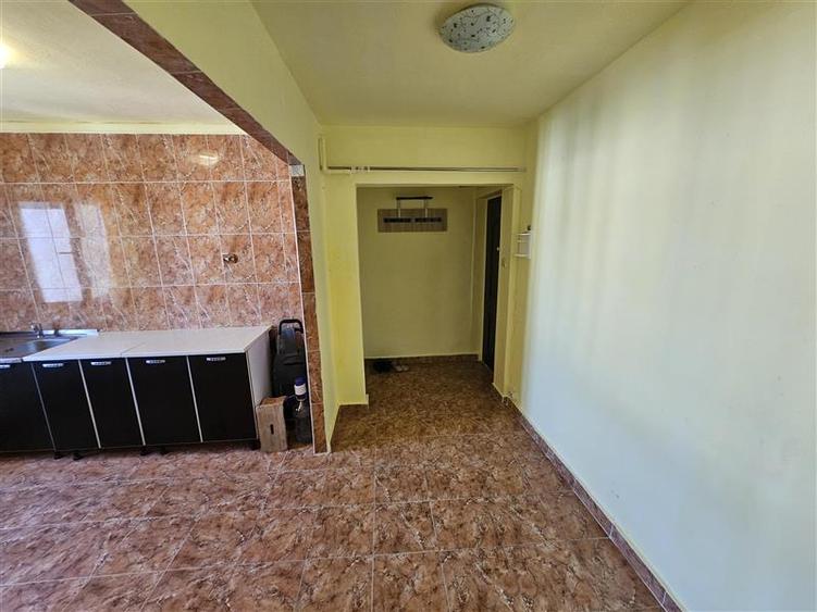 Apartament cu 2 camere semidecomandat, mobilat în Micro III